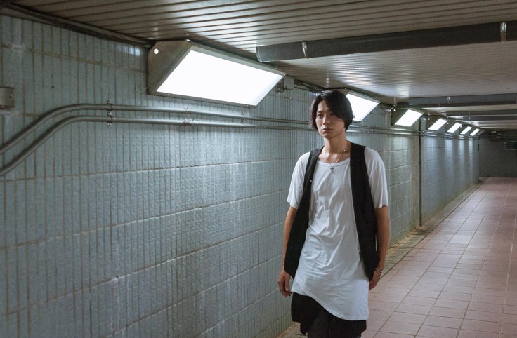 〈未來〉MV拍攝場景多__黃少谷在地下道來回奔跑數次