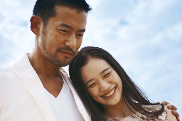 【她不知道那些鳥的名字】劇照-早已年過三十的蒼井優(右)與熟男竹野內豐(左)上演激情車震，大膽拍攝性愛光碟