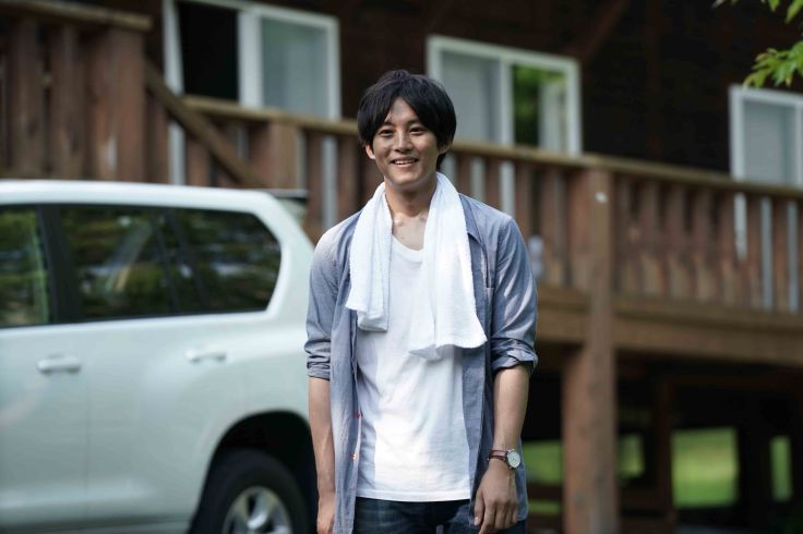 【百合心】_劇照-松坂桃李表示自己一路從溫柔演到狂暴,幾乎每場戲演完都有被掏空的感覺,所以回到家都必須立刻開啟節能模式