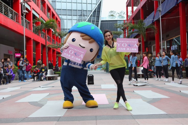 劉真老師與樂活寶公益宣傳萬人瑜珈