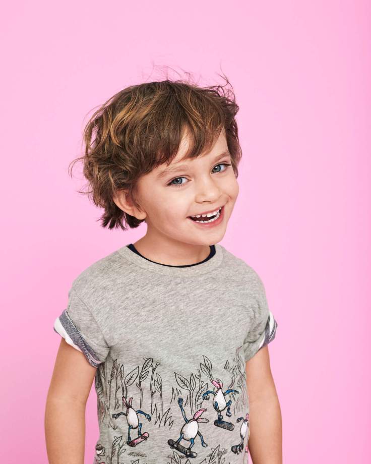 2.莎拉��西卡的��作�`感�碜耘c�H友��美好的往事，�@些巧思不只�S富整��系列，更承�d莎拉��西卡��孩子迎向世界的�M�