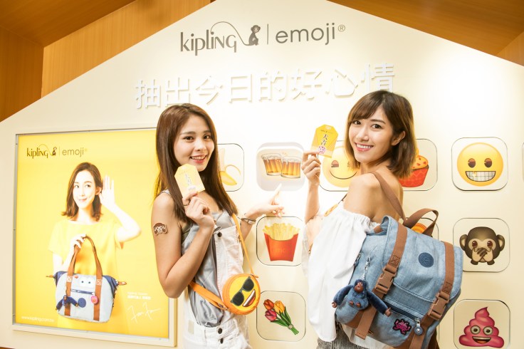 圖7-快來「KIPLING嘉年華」幸福御守屋，不用說話，要背哪一款包就讓emoji告訴你。