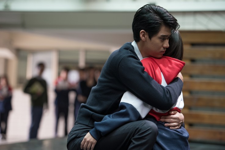 星泰娛樂提供02有一種喜歡李玉璽深情癡望女主角踩空扭傷腳