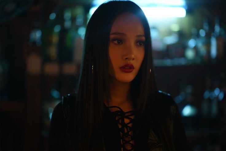 星泰娛樂提供03林映唯於電影中飾演白天乖寶寶晚上到酒吧打工的學姊