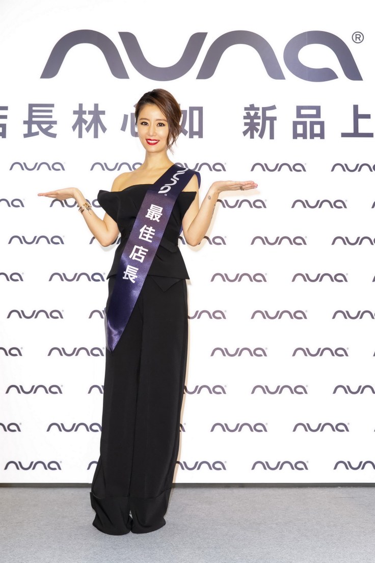 【Nuna_新聞圖片】一日店長林心如參加荷蘭育兒精品Nuna新品發表，榮獲品牌頒發「最佳店長」錦帶殊榮。