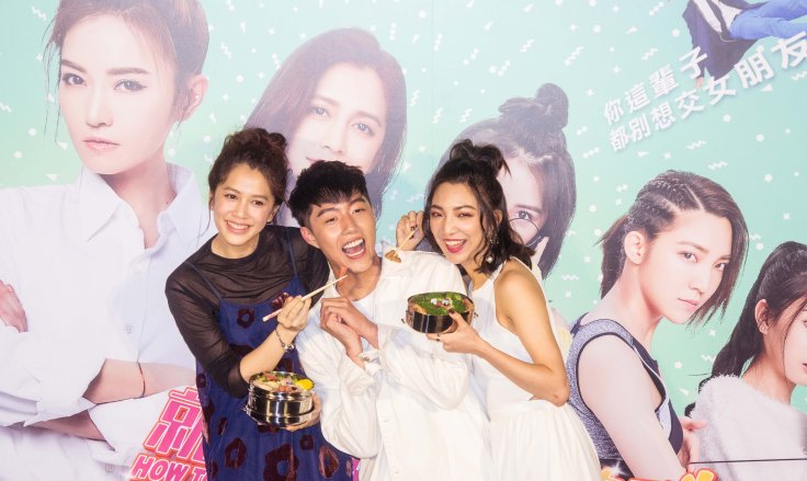 群星瑞智提供05_蔡凡熙被姊姊們餵飯飯，想都沒想直接說：「超煩的啊！」