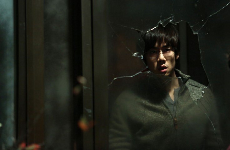 華聯國際提供01_《揭密風暴》是演員柳演錫首次擔任主演作品，其在片中飾演無法違背良心的研究員，其也坦言“是演技上非常具有挑戰性的