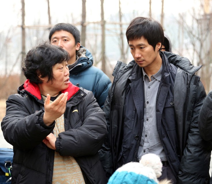 華聯國際提供03_導演 林順禮 誇《揭密風暴》演員與團隊默契十足!(圖左導演林順禮、演員朴海日)