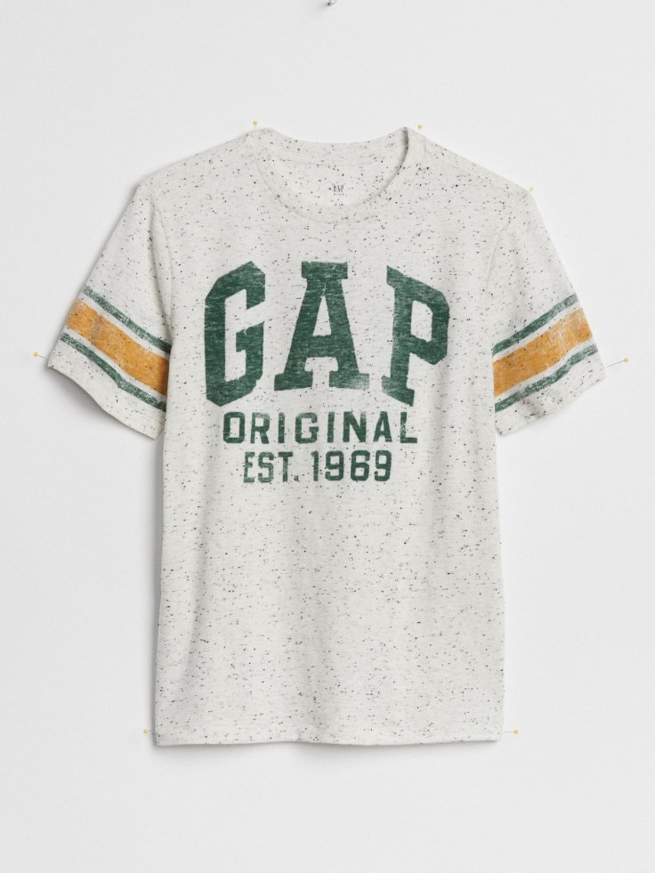 03.GAP多款橄欖球和運動風格的童裝T恤，將美式風格盡情展現