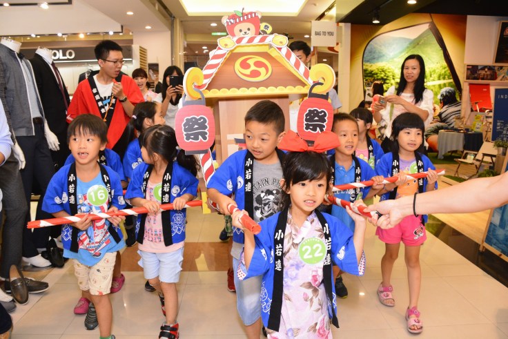 兒童神轎踩街讓小朋友體驗日本神轎文化