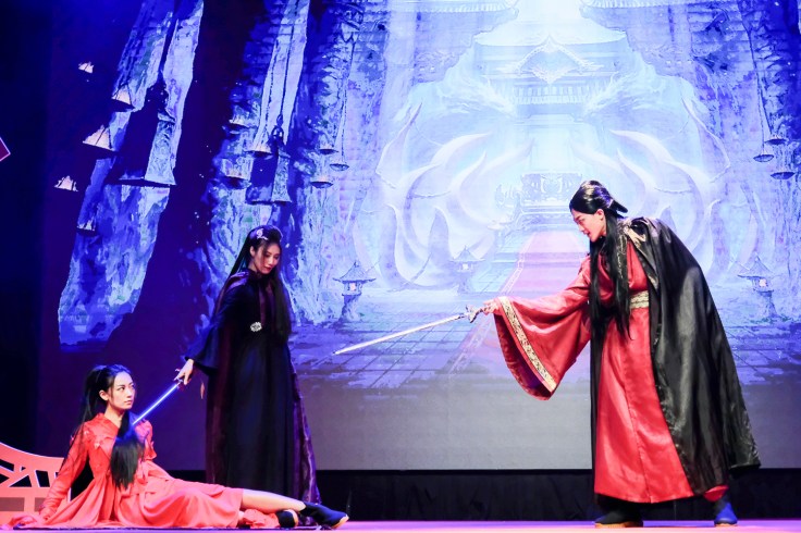 【圖】《烈火如歌》為今年上半年最火紅電視劇，現場透過精采的情境劇展演各角色之間的武俠愛情與江湖人生