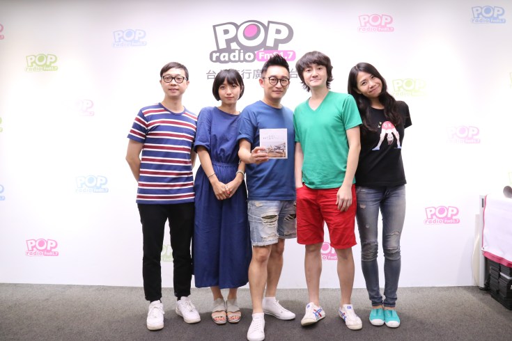 旺福樂團帶著新專輯《旺情歌》到POP_RADIO哲緯的《音樂咬耳朵》節目,現場也宣佈今年更將於10月底舉行大小旺聖節活動.JPG