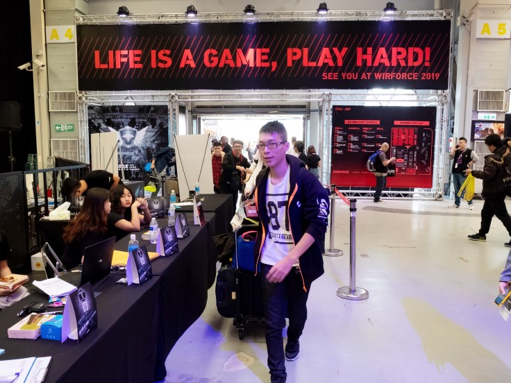 【新聞用圖05】高雄電競狂粉連續兩年拔得頭籌瘋排49小時，勇奪WirForce2018首殺玩家殊榮