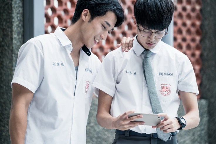 星泰娛樂提供05卞慶華與徐謀俊觀賞自己拍攝的霸凌影片