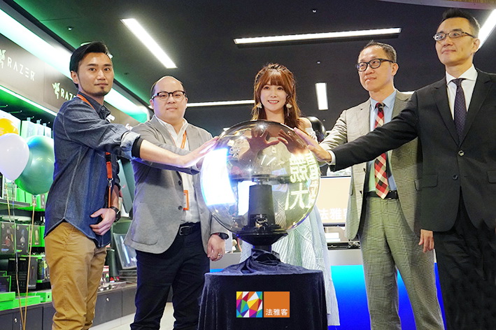 法雅客電競專區開幕記者會邀請到有著極高人氣的電競女神解婕翎任記者會活動嘉賓。(法雅客提供)1