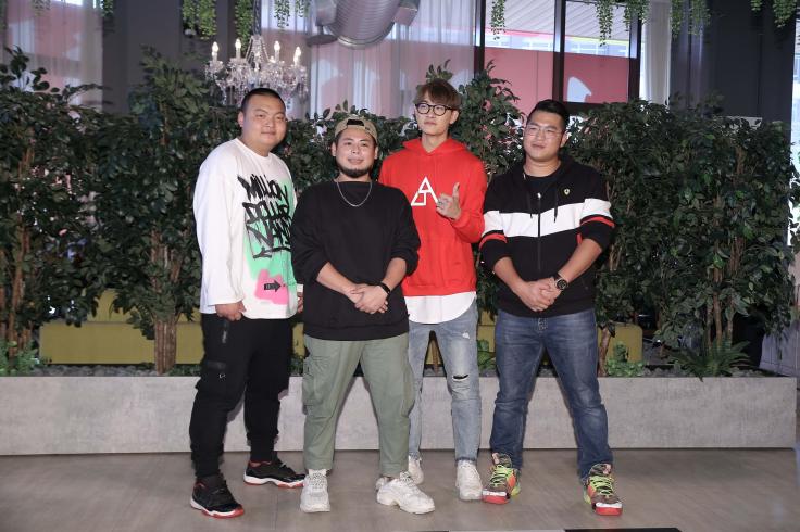 「在不瘋狂就等死」本燙、巴巴烙+「含羞草日記」草爺+「在不瘋狂就等死」否希