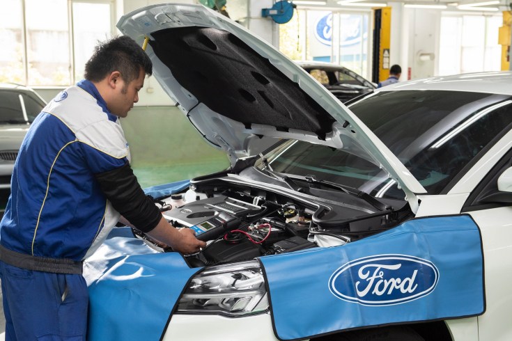 Ford 技師會為愛車更換各車款專屬機油，以及引擎中變髒或堵塞的濾芯；此舉能提升引擎效率