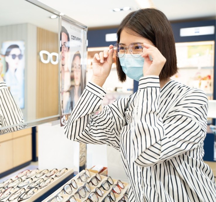 2. 「十倍振興券」優惠有感又實在！於7月15日起憑券於寶島眼鏡購入國際名牌眼鏡，可享現折千元等驚喜優惠。(圖片由寶島眼鏡提供)