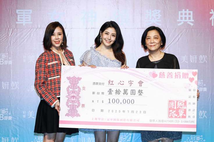 冠軍慈善事業部主席巫小青+韓瑜+紅心字會秘書長李顯文