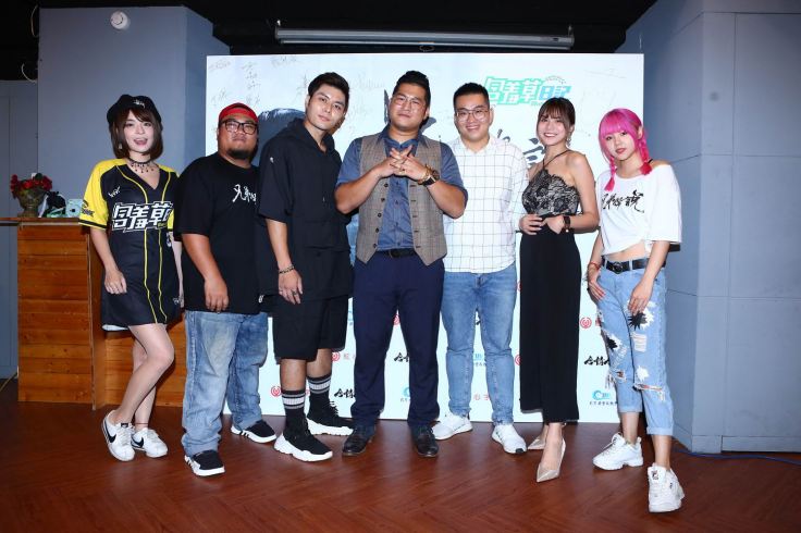 由左至右-郭鬼鬼+古拉+晨灰+草爺+ Joemen+蕾菈+比熊