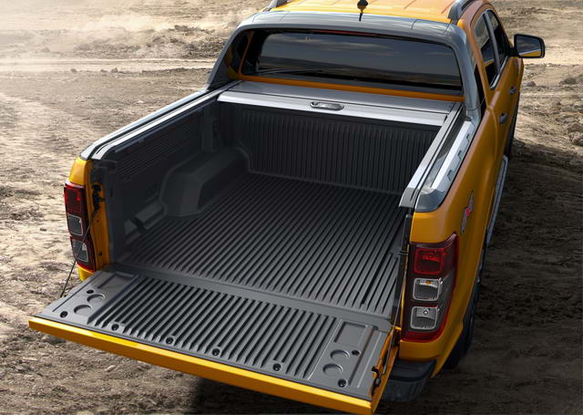 【圖八】Ford Ranger運動型車斗擁有約2.42平方公尺的載物空間,並以能裝載985公斤物品的載重能力領先同級